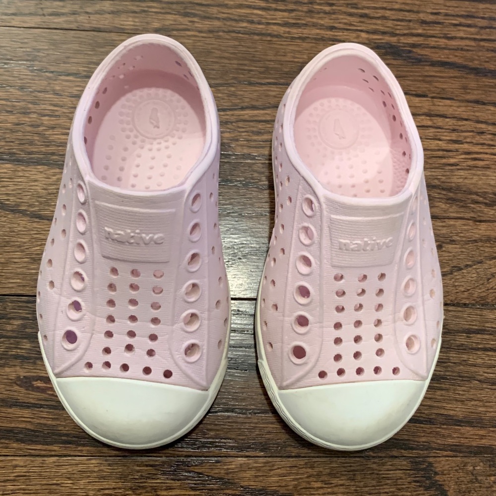 Native Jefferson shoes, size 5